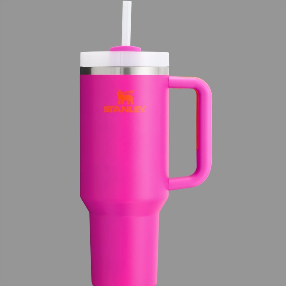 BRAND NEW 🩷🩷🩷 Stanley Bright Pink Travel Tumbler